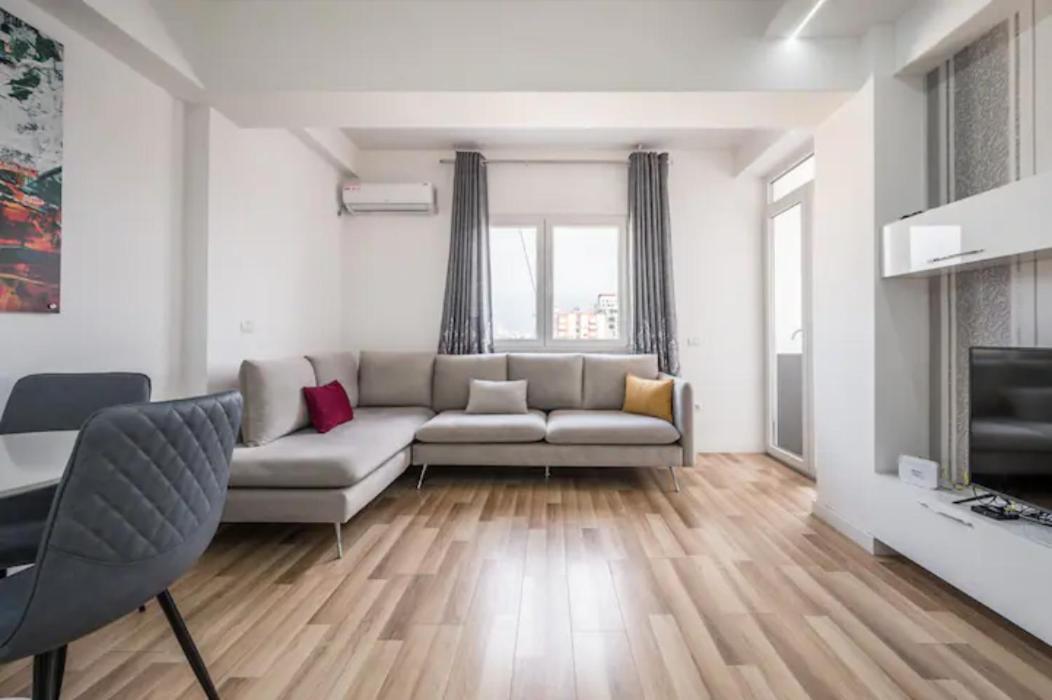 Miku Apartment-incredible City View 2bd At Myslym Shyri Appartement Tirana